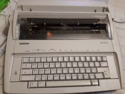 Электрическая печатная машинка Brother AX310