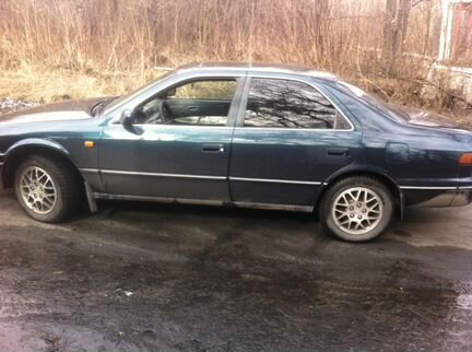 Toyota Camry 2.2 AT, 1998, седан, битый
