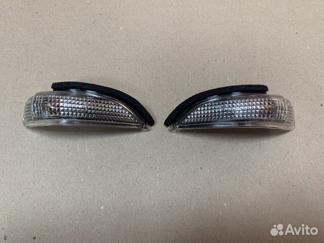 Повторитель поворота в зеркало Toyota Camry