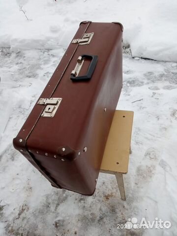 Чемоданы из времен СССР см. фото