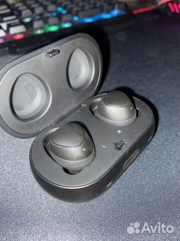 Беспроводные наушники Samsung SM-R140