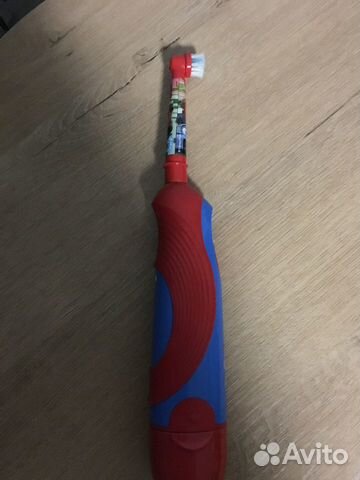 Электрическая зубная щетка Oral-B