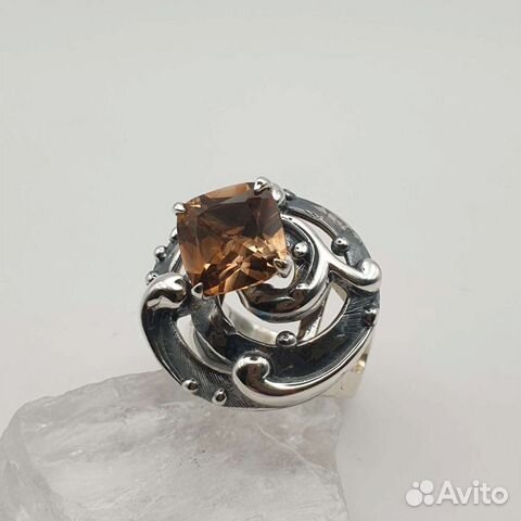 Серебряное кольцо с топазом
