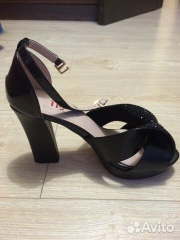 Туфли с открытым носом Туфли с открытым носом