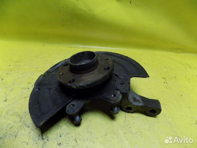 Кулак передний правый Renault Kangoo