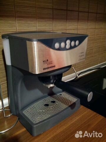 Рожковая кофеварка Redmond RCM-1503