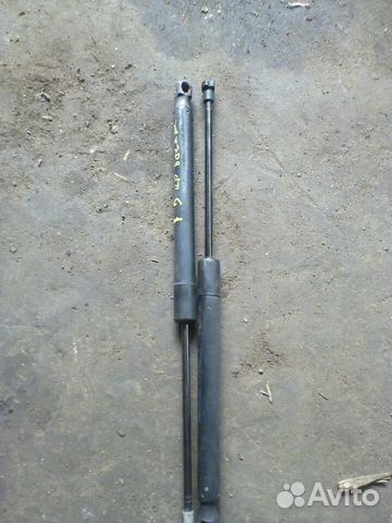 Амортизатор крышки багажника Volkswagen Golf 5