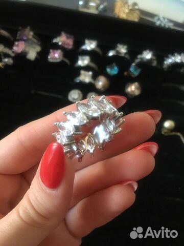 Продам кольцо из серебра с цирконами