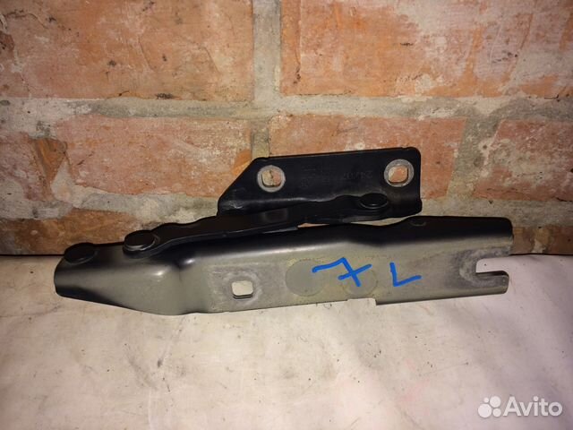 Петля капота левая бмв 5 Е60 Петля капота левая бмв 5 Е60