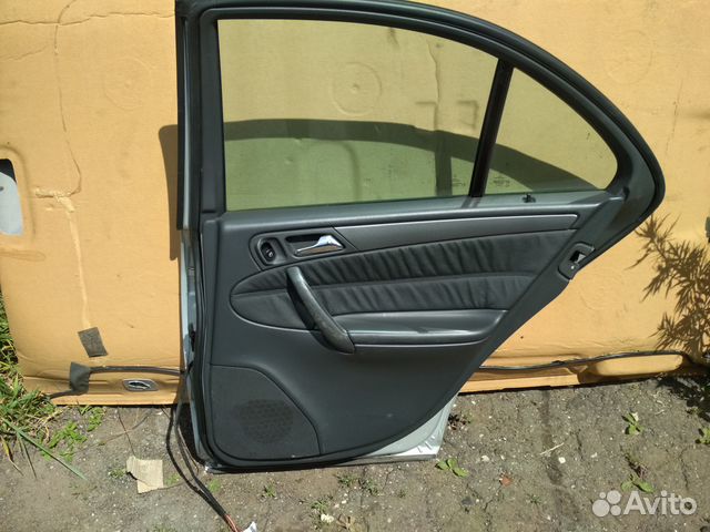 Дверь задняя правая в сборе Mercedes W203 седан