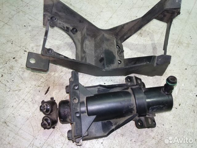 Форсунка омывателя фар левая Mazda 3 BK 2003-2006 Форсунка омывателя фар левая Mazda 3 BK 2003-2006