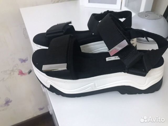 Сандалии Zara