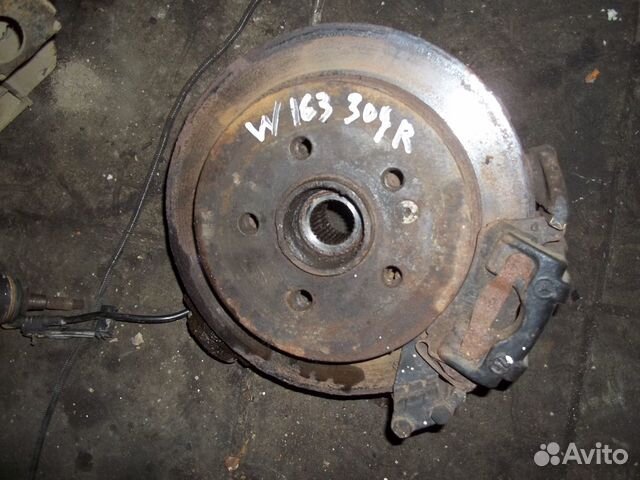 Кулак задний правый Мерседес Бенц W163