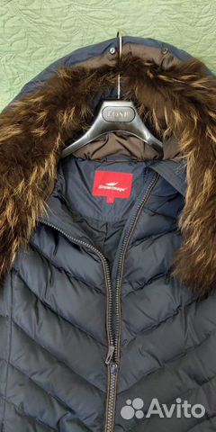 Пуховик женский с капюшоном и натуральным мехом