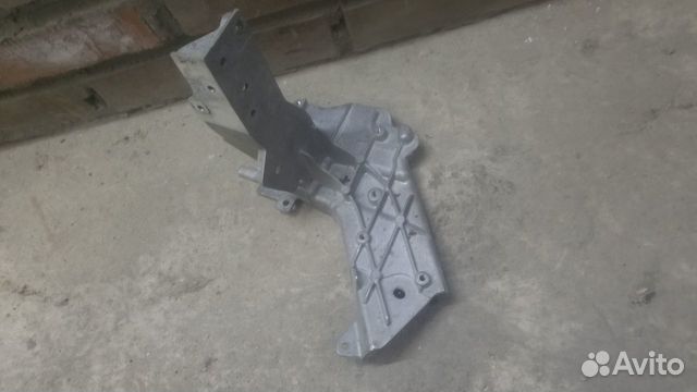 Кронштейн левый телевизора Mercedes W213 W238 W253