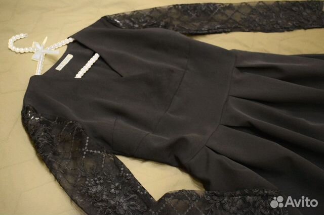 Платье чёрное вечернее с кружевом на руковах Платье чёрное вечернее с кружевом на руковах