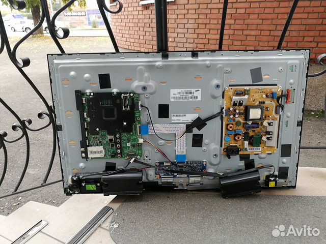 Телевизор samsung UE32J5520 (Разбор)