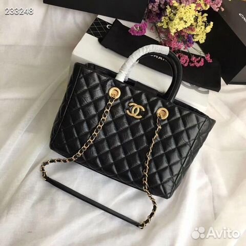 Сумка Chanel с жесткой ручкой Сумка Chanel с жесткой ручкой