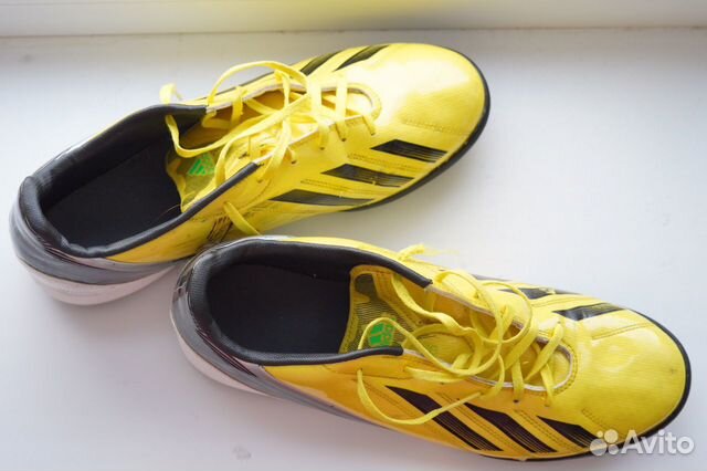 Футбольные кроссовки Addidas 43 размер Футбольные кроссовки Addidas 43 размер