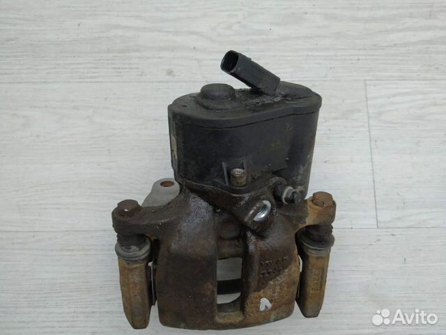 Суппорт задний левый 5N0615403 VW Passat (B7) 2011