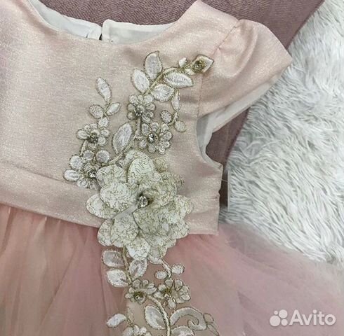 Шикарное платье со шлейфом Шикарное платье со шлейфом