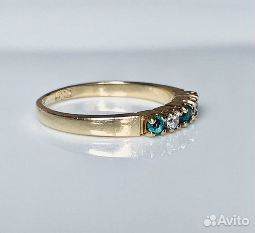 Золотое кольцо с изумрудами и бриллиантами Золотое кольцо с изумрудами и бриллиантами