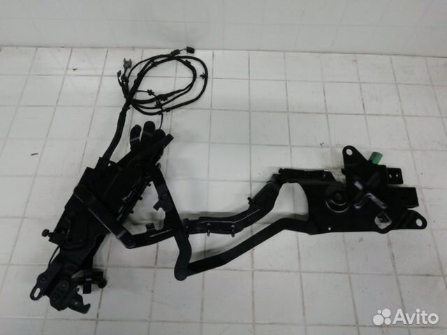 Петля крыши левая Opel Astra H кабриолет 2004-2014 Петля крыши левая Opel Astra H кабриолет 2004-2014