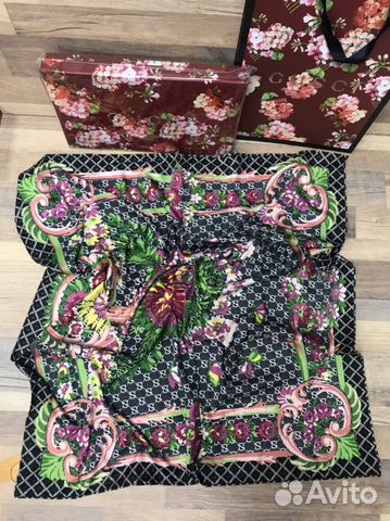Новый женский шёлковый платок Gucci Новый женский шёлковый платок Gucci