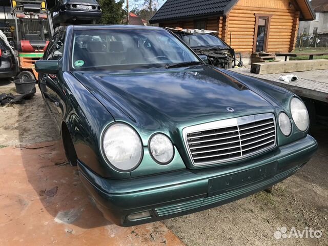 Дверь задняя правая на Mercedes W210 седан