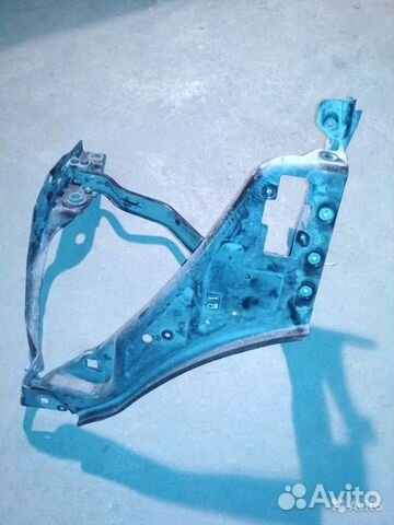 Кронштейн фары правый Mercedes E a2076200372 Кронштейн фары правый Mercedes E a2076200372