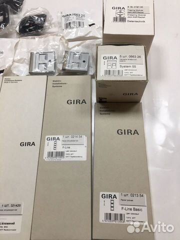 Рамка 4-постовая Gira E2 алюминий 021425 Рамка 4-постовая Gira E2 алюминий 021425