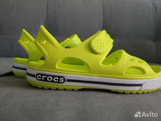 Продам новые сандалии crocs