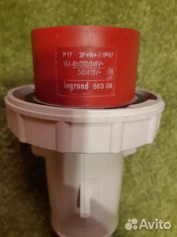 Вилка с розеткой Legrand 563 08/553 08 (3P+N+) Вилка с розеткой Legrand 563 08/553 08 (3P+N+)