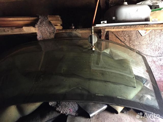 Заднее стекло на Ford Crown Victoria