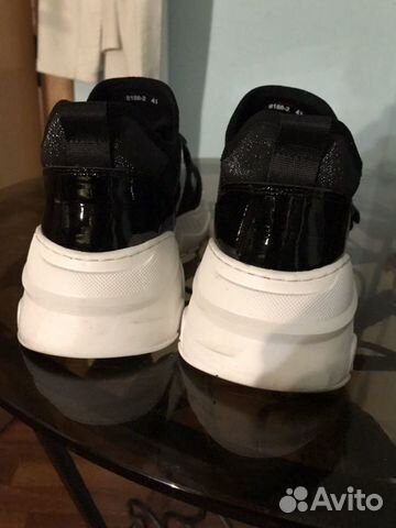 Продам кроссовки Abricot