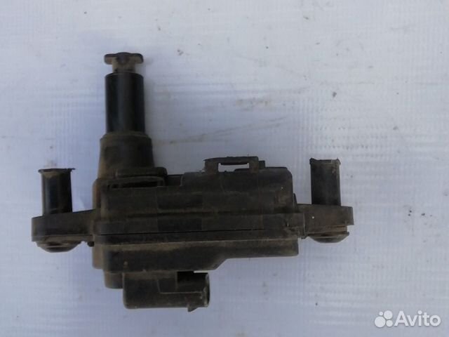 Актуатор лючка бензобака skoda rapid