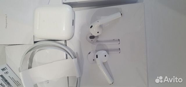 AirPods 2 с беспроводной зарядкой