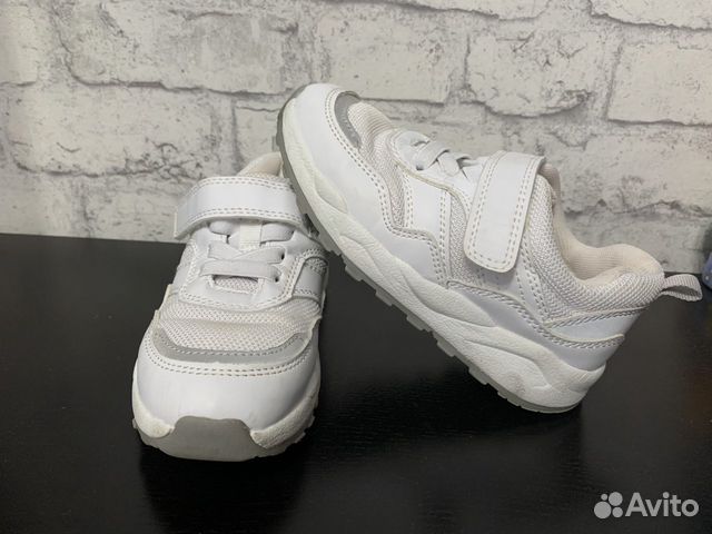 Кроссовки HM