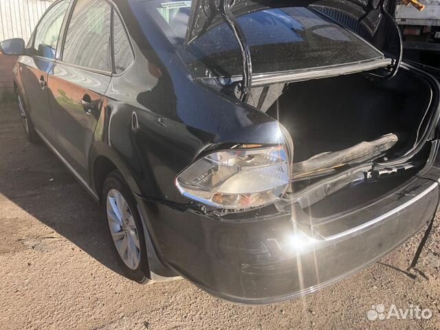 Volkswagen Polo 1.6 AT, 2011, битый, 208 000 км Volkswagen Polo 1.6 AT, 2011, битый, 208 000 км