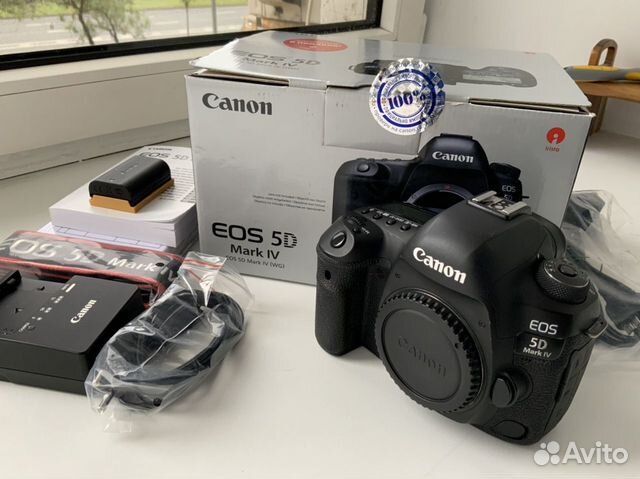 Canon EOS 5D Mark IV полный комплект с коробкой
