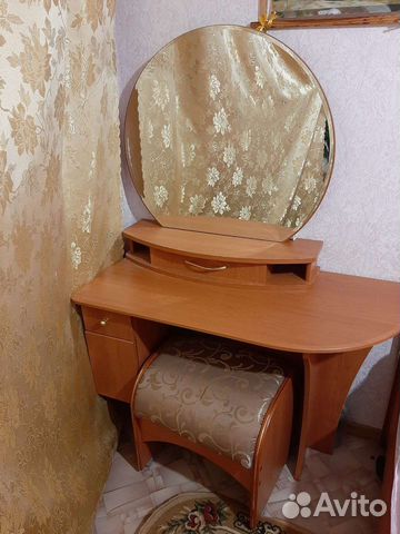 Столик с зеркалом (комплект)