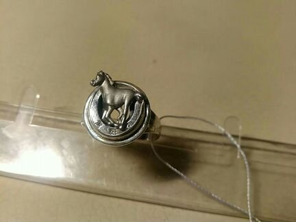 Серебряное кольцо с лошадью и циркониями Сваровски