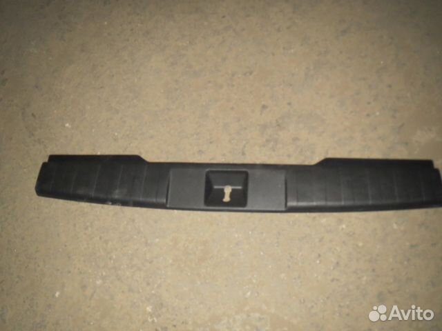 Накладка задней панели багажника для Субару