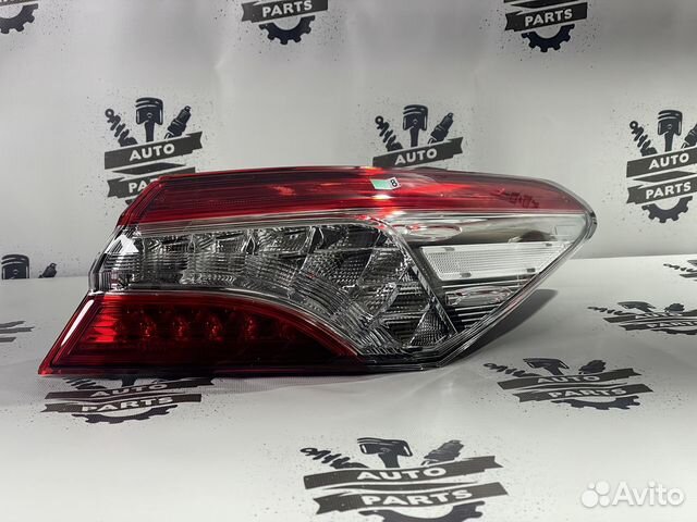 Фонарь задний правый Toyota Camry v70