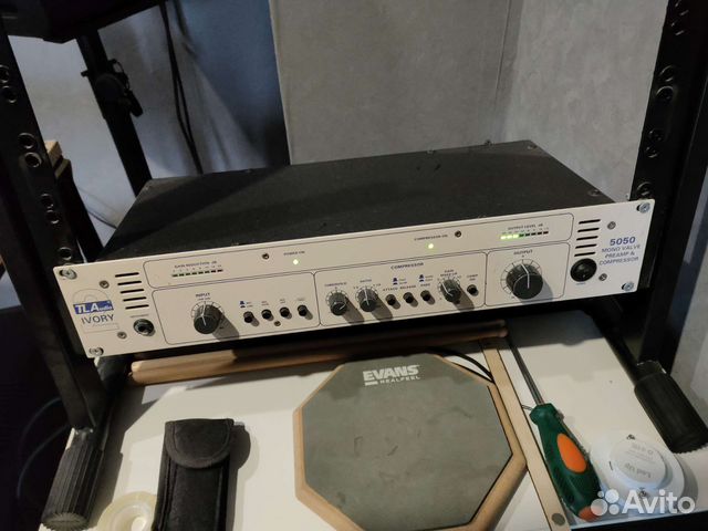 Студийный ламповый компрессор tl audio 5050 ivory2