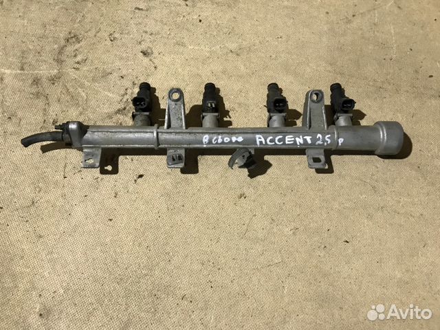 Топливная рейка,рампа с форсунками Hyundai Accent