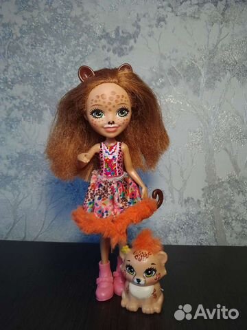 Девочка Гепарда с питомцем