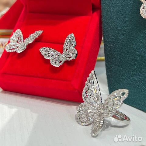 Подарочный набор в футляре - серьги и кольцо