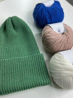 Десткая шапка,ручная вязка