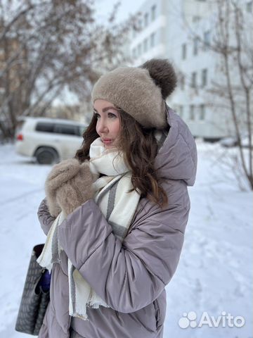 Берет вязаный с помпоном